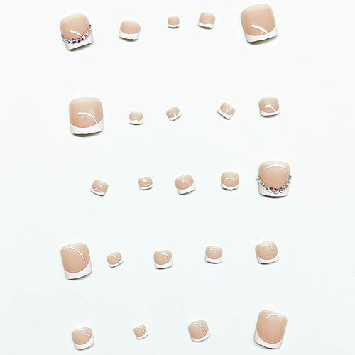 Fußnagelkunst-Set mit eleganter französischer Spitzenverzierung und Glitzerakzenten Karnz