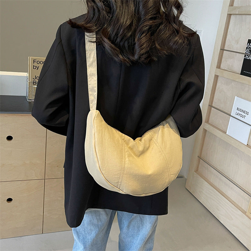 Elegante kompakte Umhängetasche Karnz
