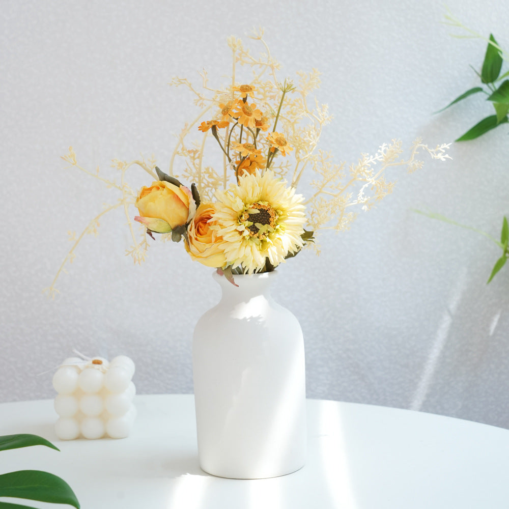 Elegante getrocknete Blumenarrangement