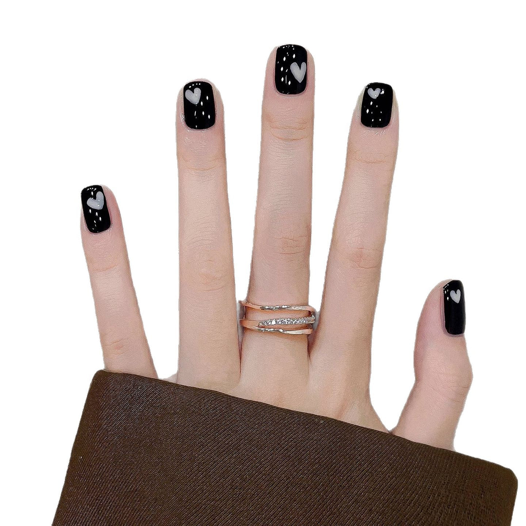 Künstlerisches Press-On Nagelkunstset mit Herzmustern