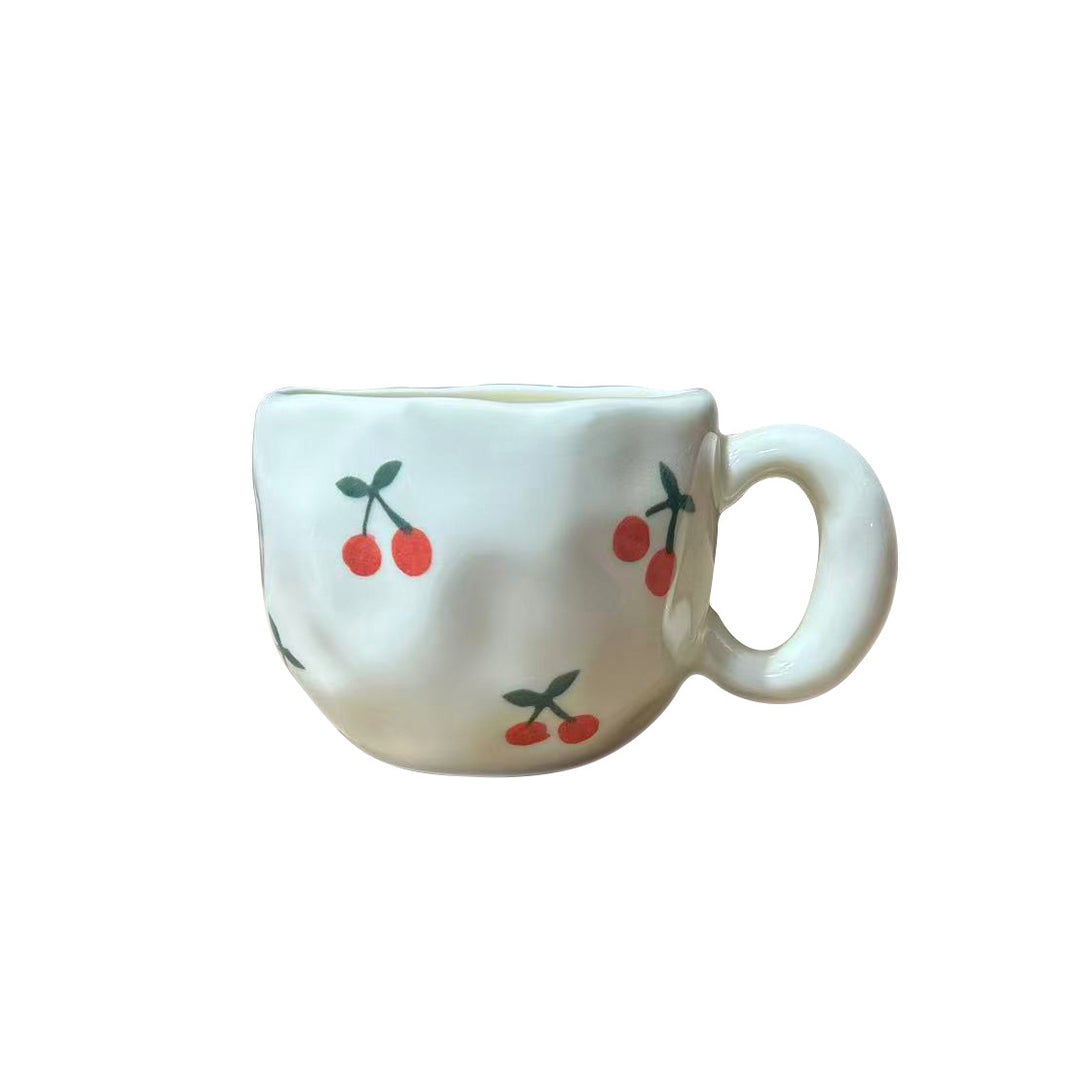 Keramik-Tasse mit handbemaltem Tulpenmuster und organischer Form