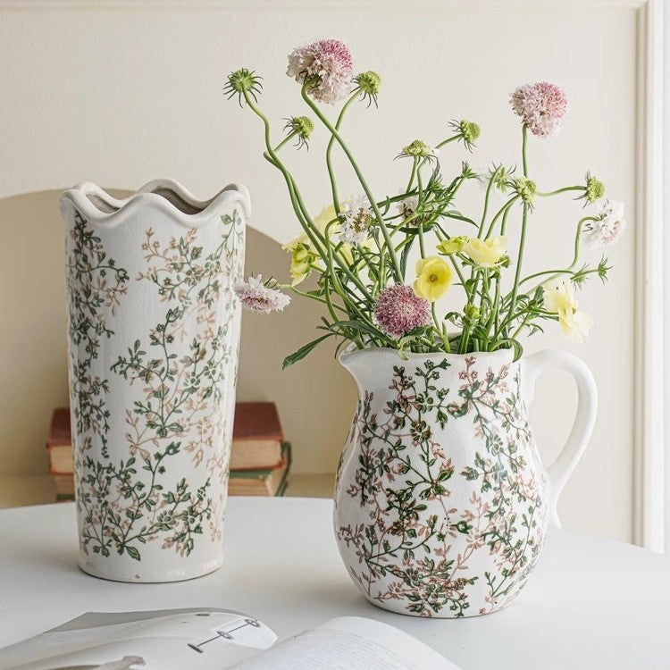 Handgefertigte Keramikvase mit floralen Motiven Karnz