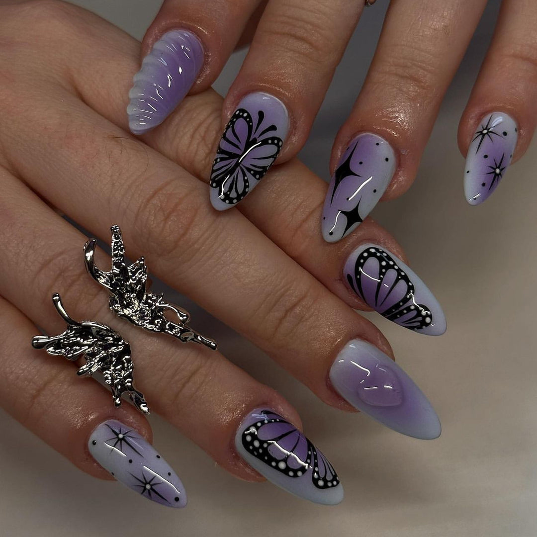 Kunstvolle Stiletto-Nägel mit elegantem Schmetterlingsdesign Karnz