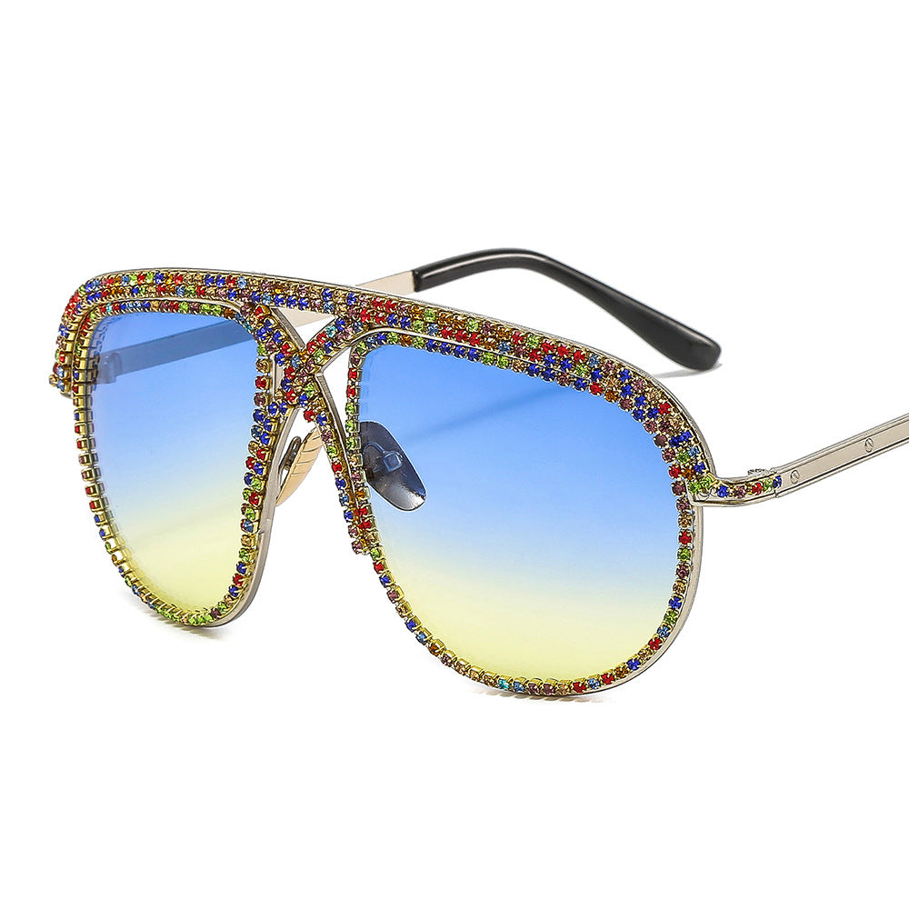 Damen eleganten Sonnenbrille mit glitzerndem Rahmen und gradienten Gläsern Karnz