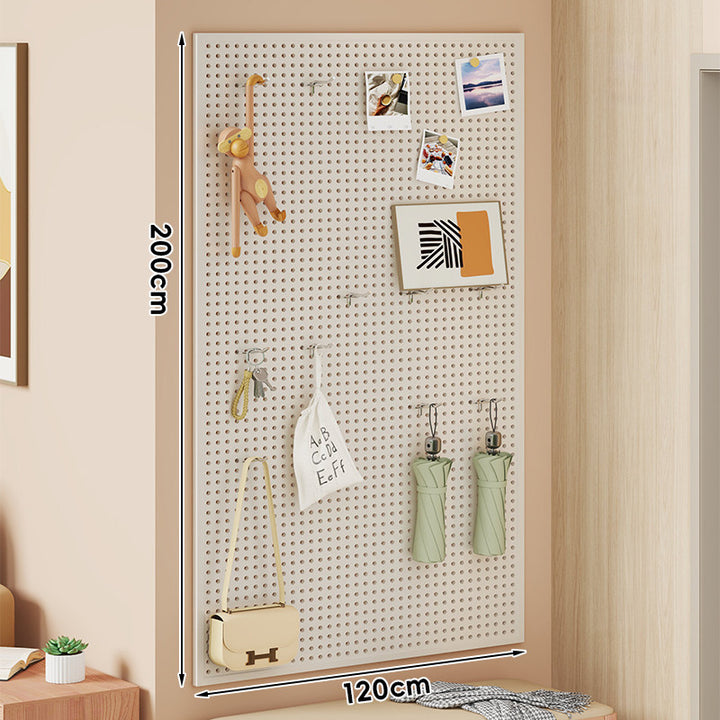 Wandmontiertes Lochplatten-Organisationspaneel mit modularen Haken