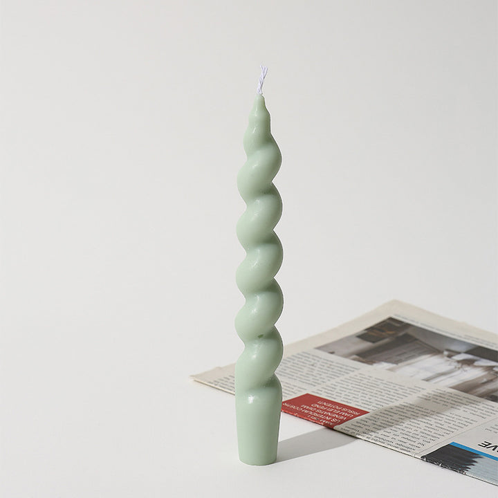 Handgegossene skulpturale Spiral-Taper-Kerze
