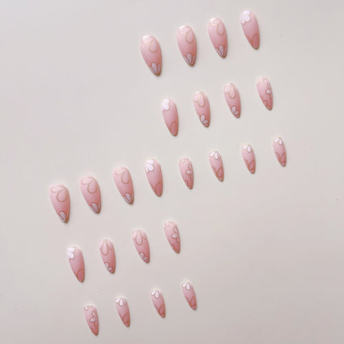 Kunstnagelset mit luxuriösen floralen 3D-Verzierungen Karnz