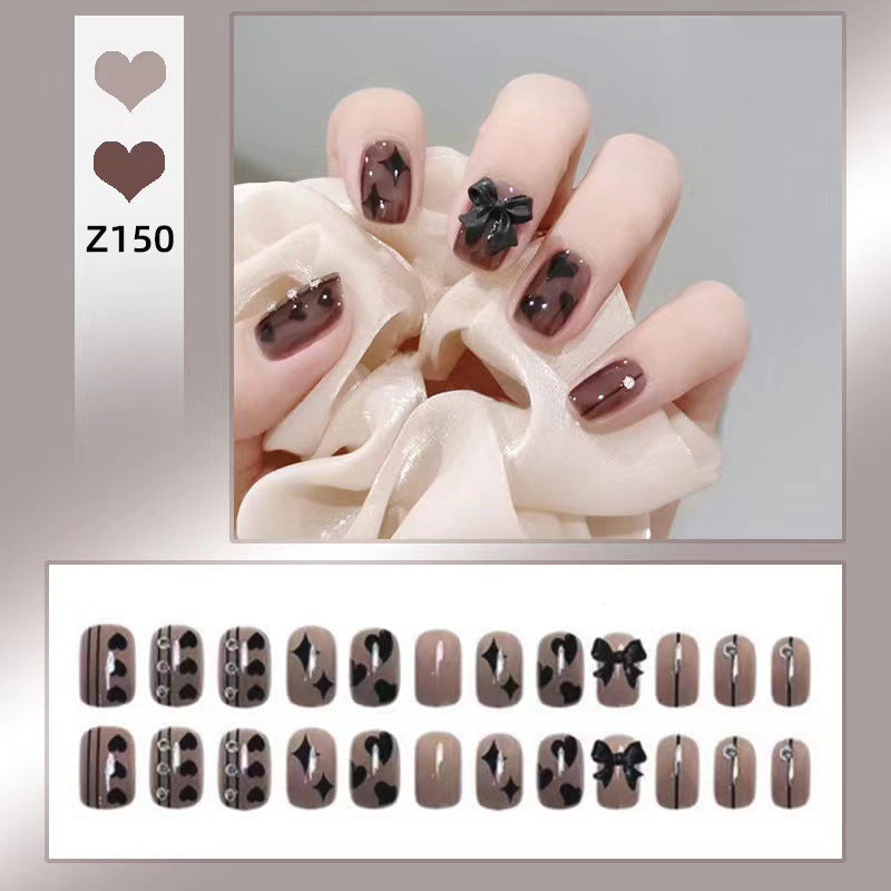 Kunstnägel mit eleganten Schleifen- und Herzmotiven Karnz