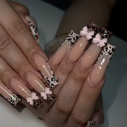 Dekorative Stiletto-Nagelverlängerungen mit Schleifenakzenten Karnz