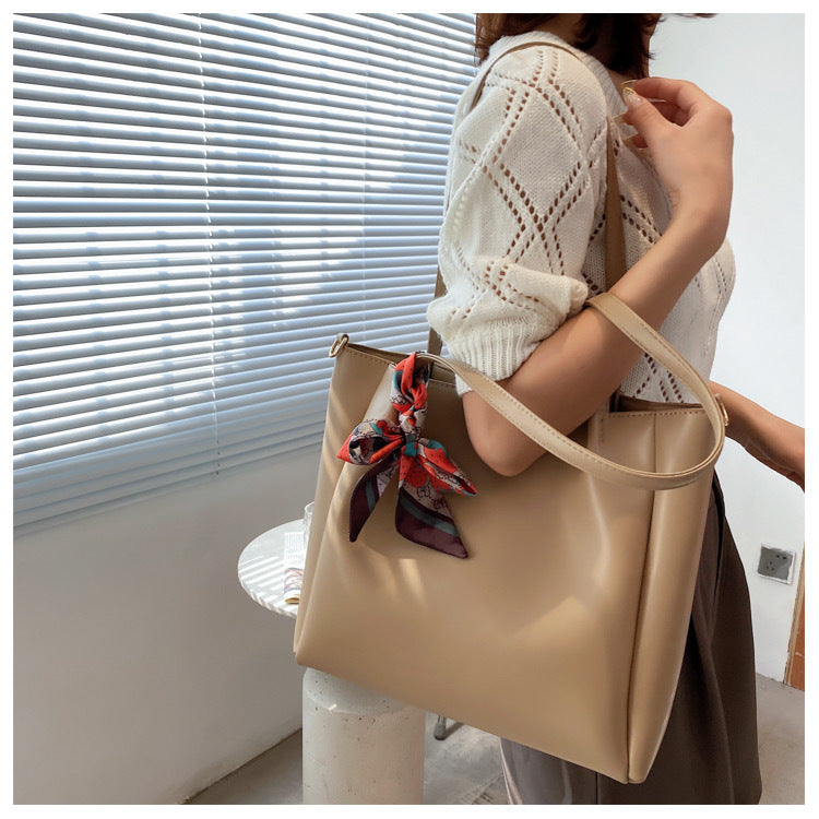Moderne Handtasche mit Verstellbarem Schulterriemen Karnz
