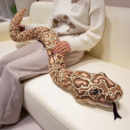 Realistisches Serpentine-Plüschkörperkissen mit weichem Stoff und bestickten Details Karnz