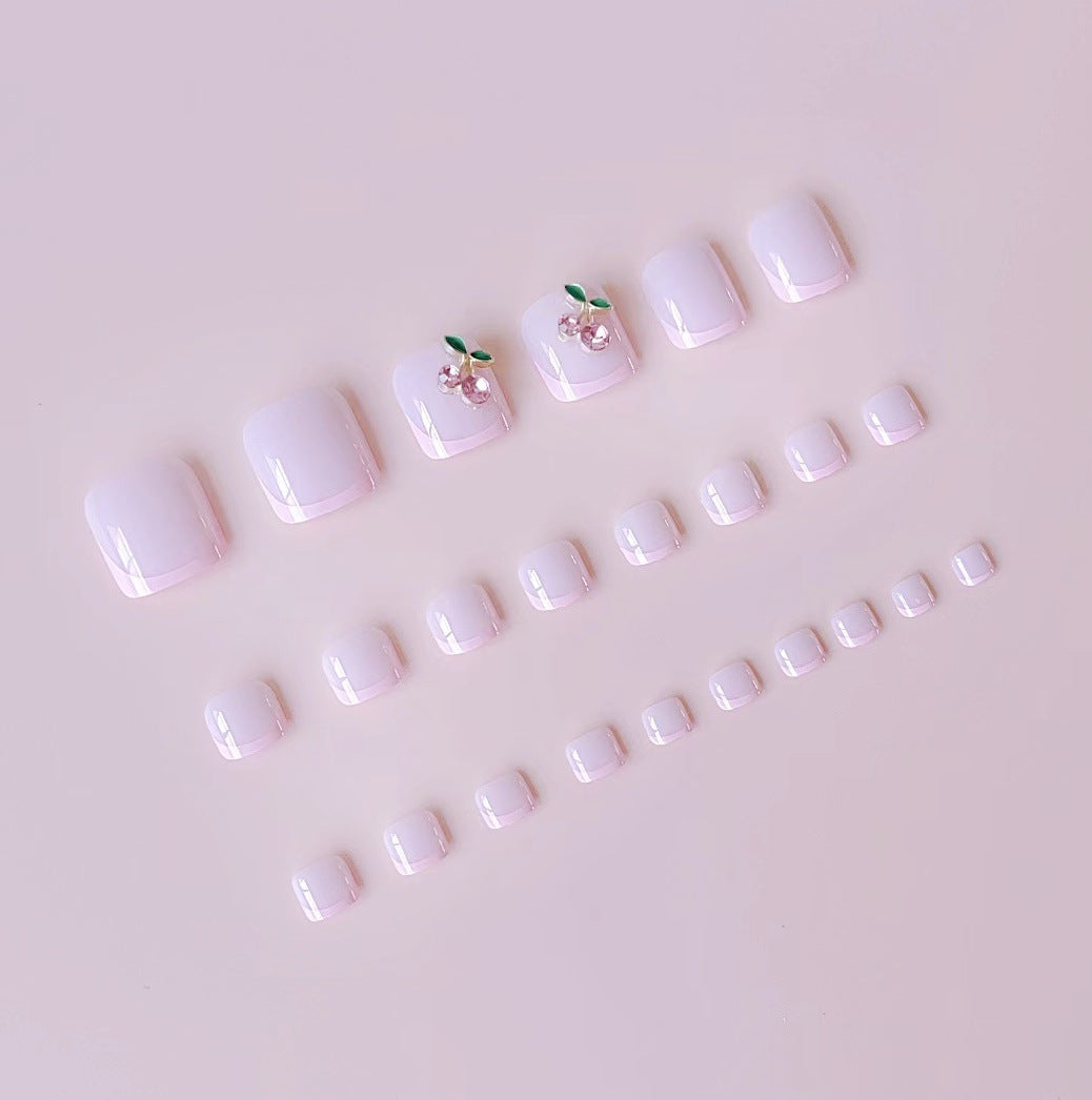 Kunstnagelset mit verspielten und stilvollen 3D-Verzierungen Karnz