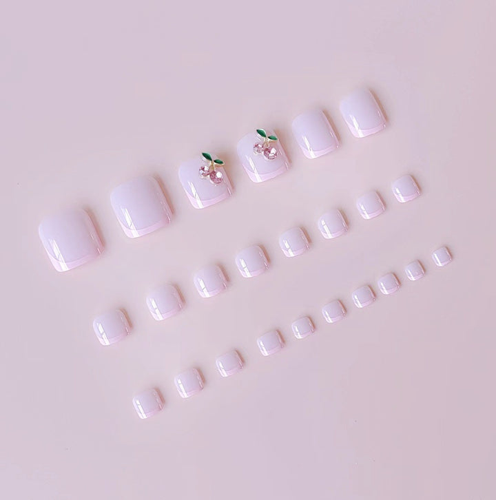 Kunstnagelset mit verspielten und stilvollen 3D-Verzierungen Karnz