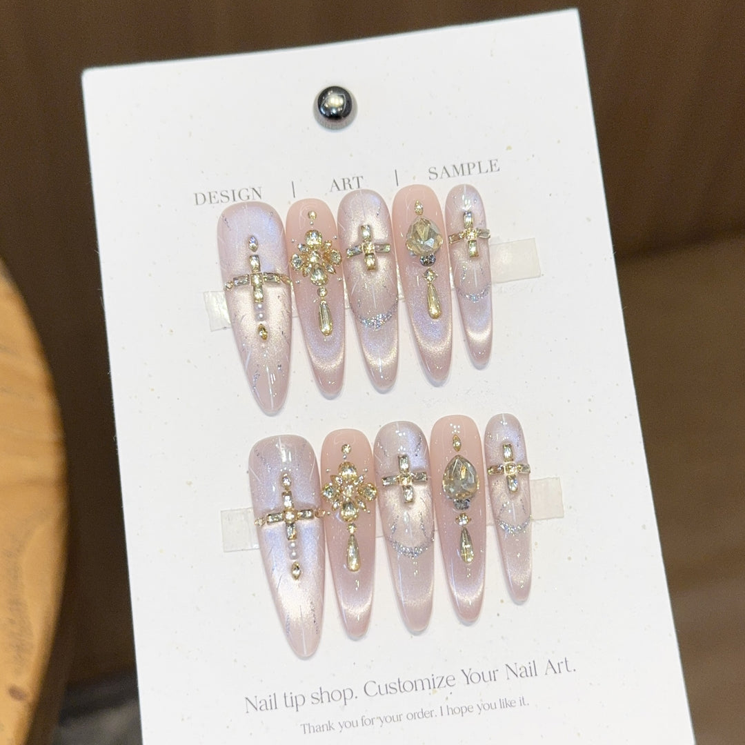Kunstnägel mit Eleganten Strass- und Glitzerdetails Karnz
