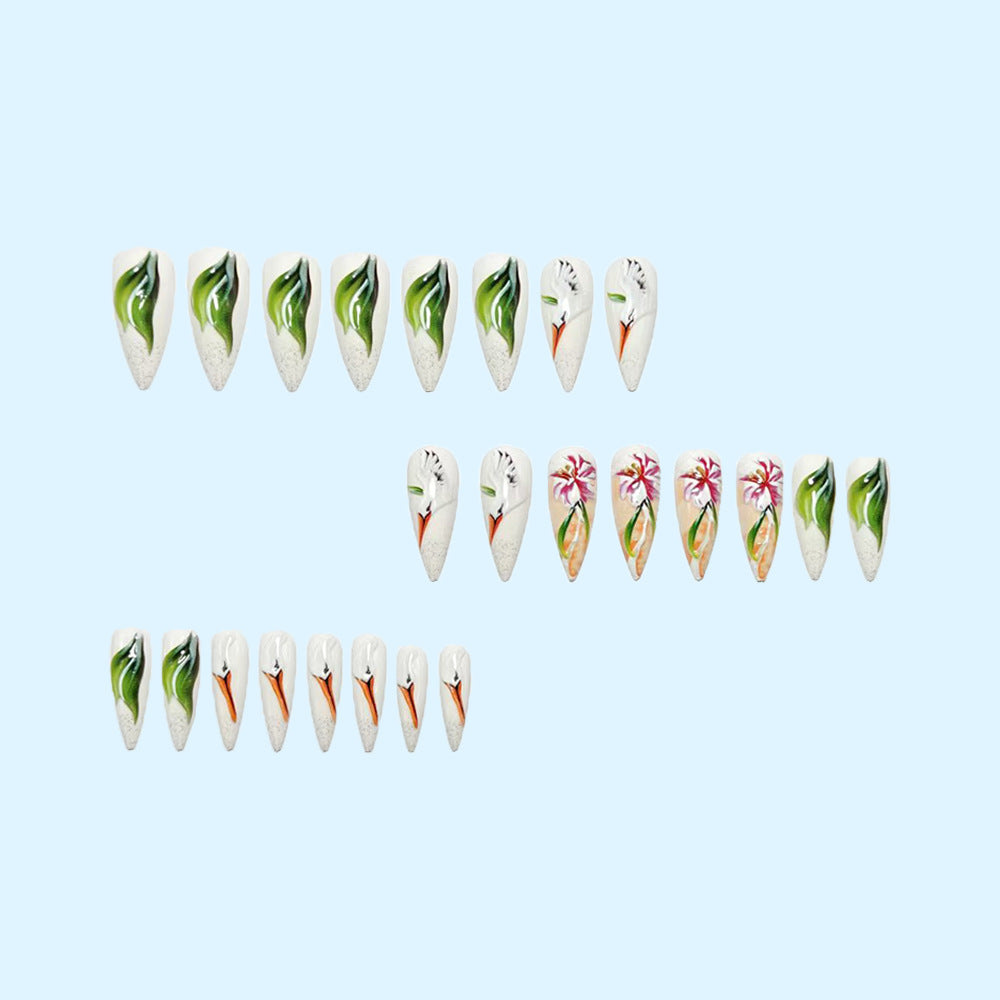 Kunstvolle 3D Nagelspitzen mit Blumenmuster Karnz