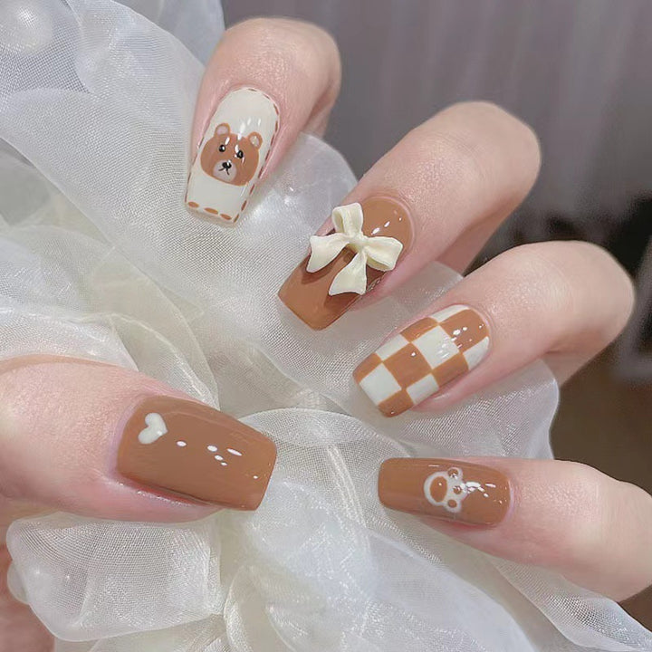 Kunstvolle Nagelmodellage Karnz