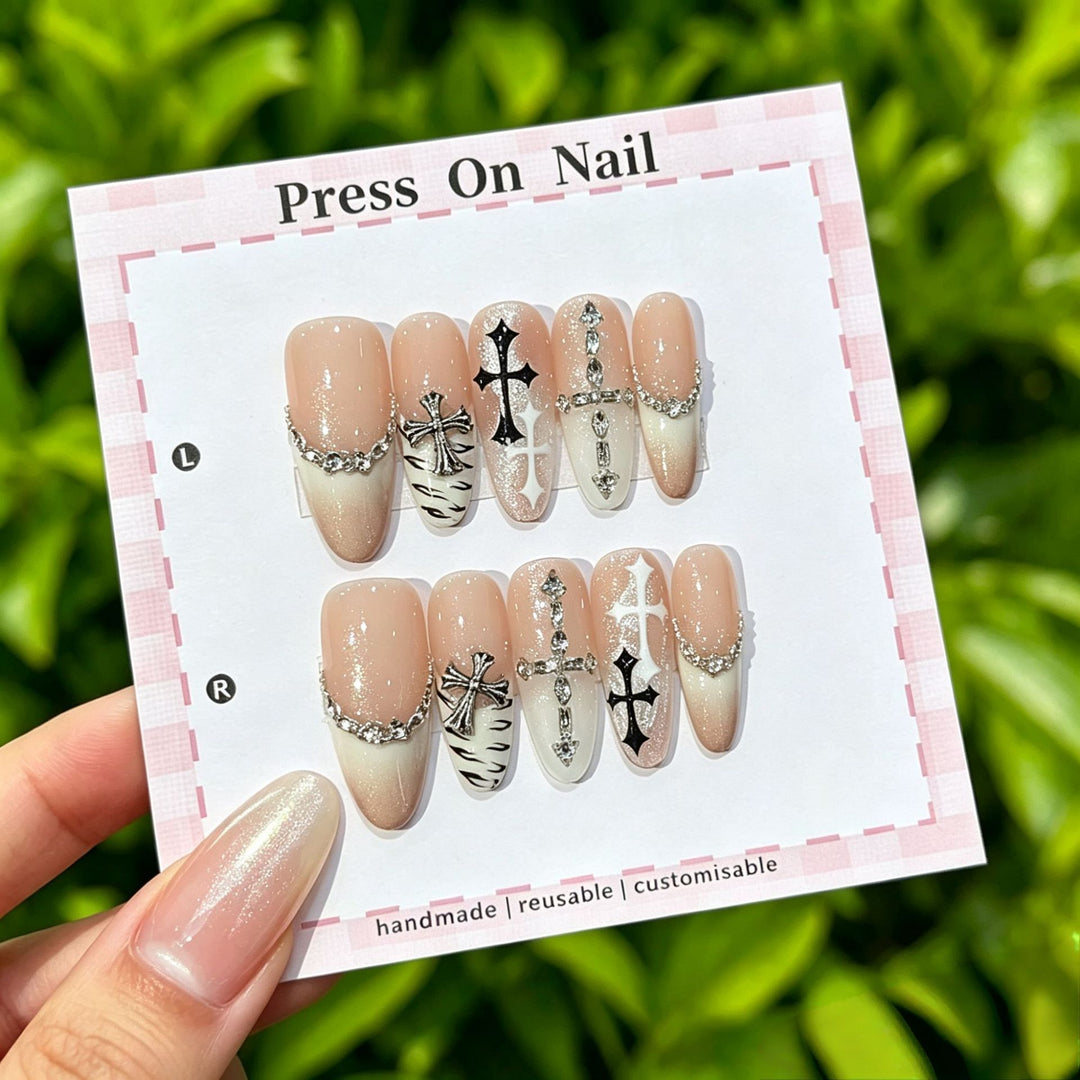 Künstlerisches Press-On Nagelset mit floralen und gemusterten Designs