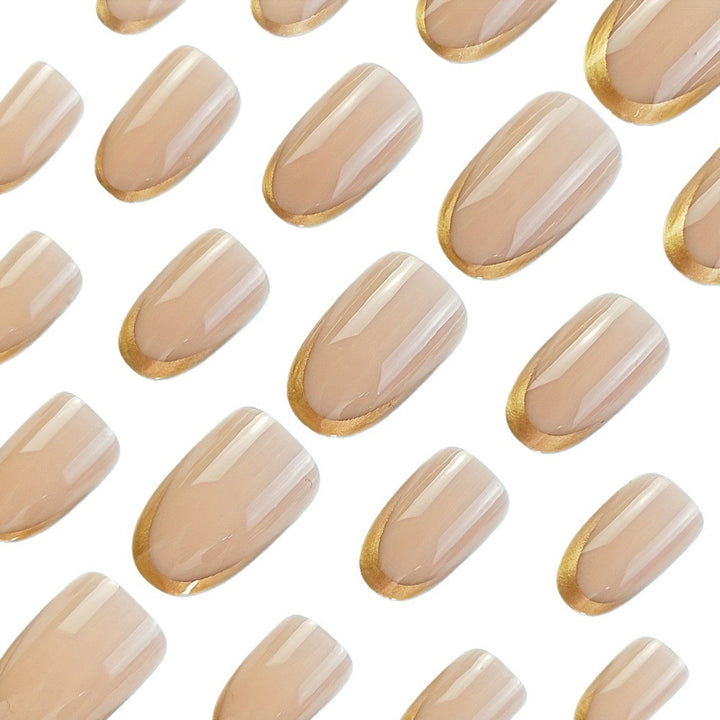 Kunstnägel mit Elegantem Goldfrench-Tipp Karnz