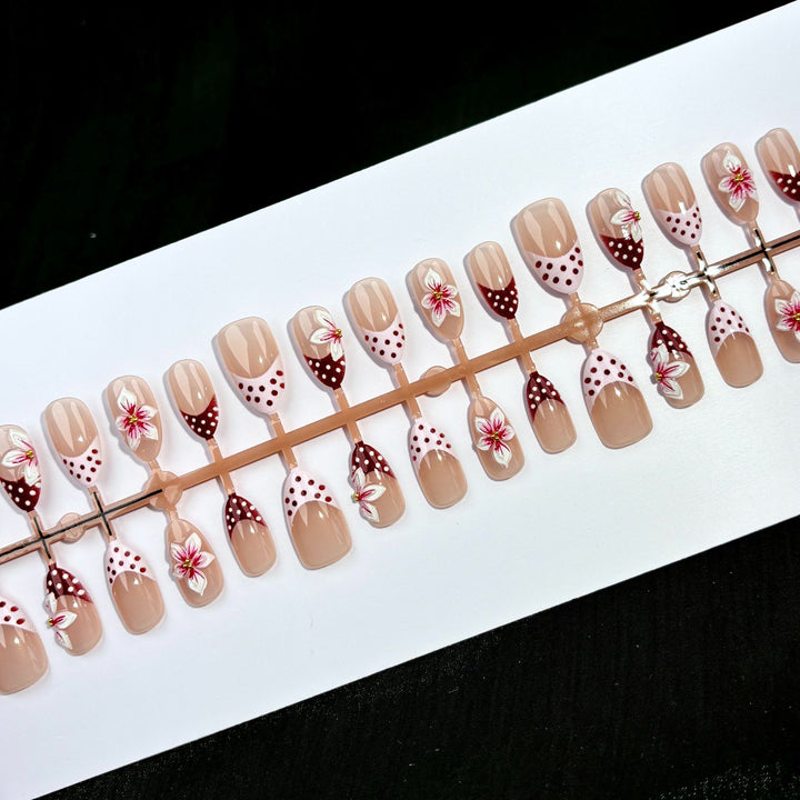 Elegante Polka Dot und Spitzen Press-On Nagel Set
