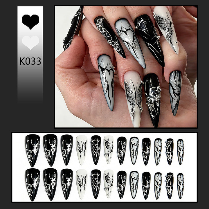 Kunstvolle Nagelspitzen mit modernen Mustern Karnz