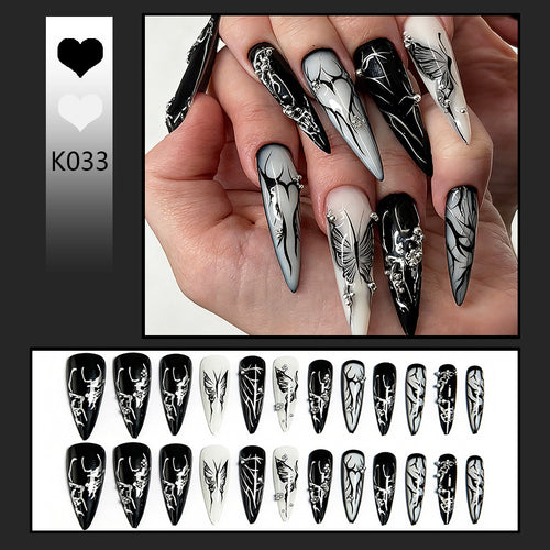 Kunstvolle Nagelspitzen mit modernen Mustern Karnz