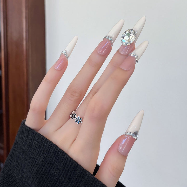 Elegante Stiletto Druck-Nagelkunst Karnz