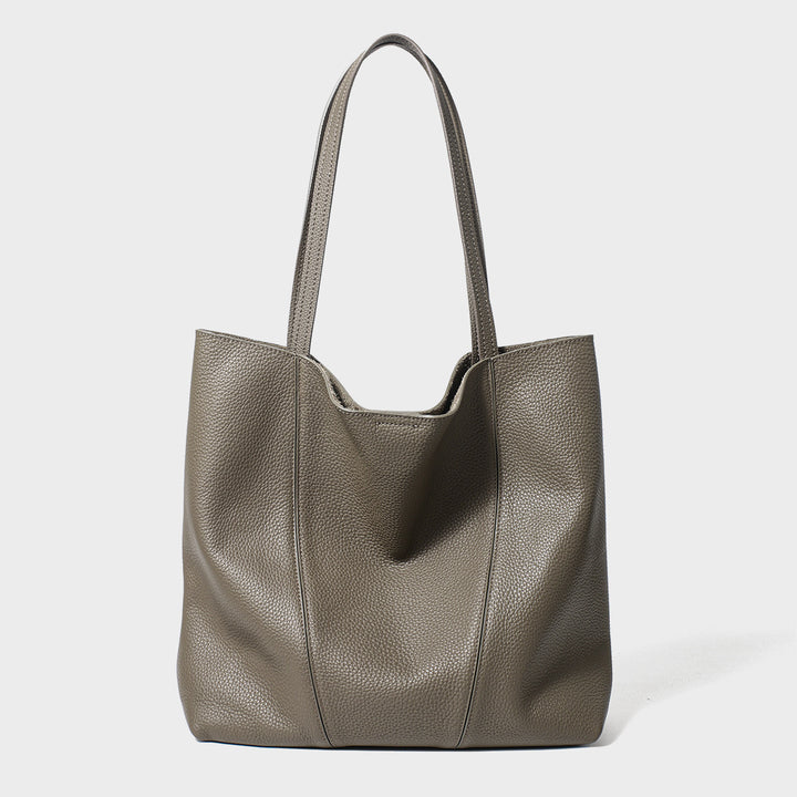 Oversized gepunktete Leder-Slouch-Tasche mit langen Schulterriemen