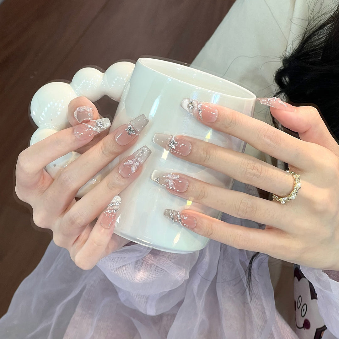 Elegante dekorative Press-On Nail Set Karnz