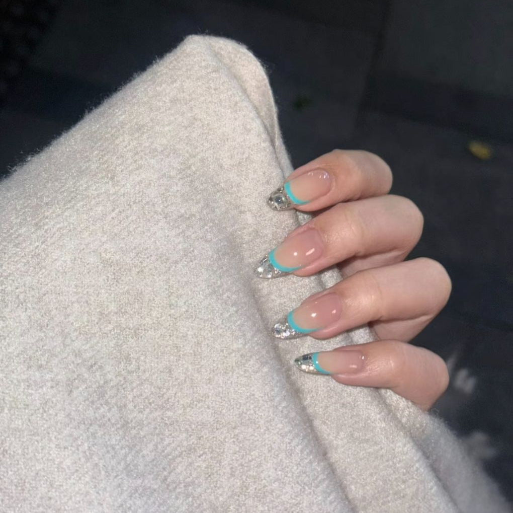 Glamouröse French Tip Nagelverzierungen