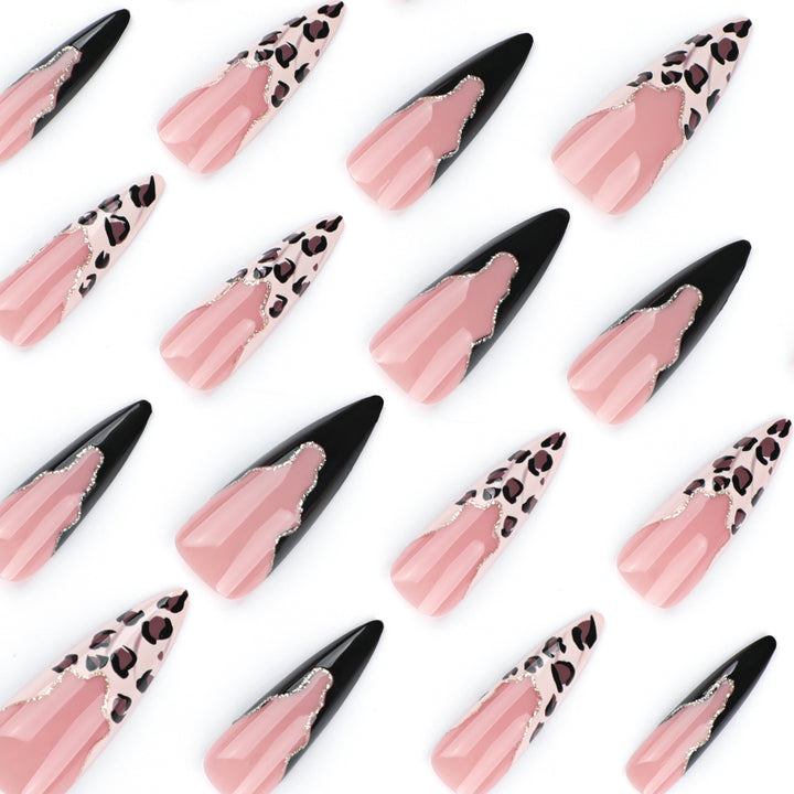 Kunstvolle Stiletto-Nägel im eleganten Leoparden-Design Karnz