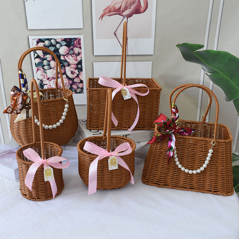 Chice Gewebte Handtasche mit Perlenakzent Karnz