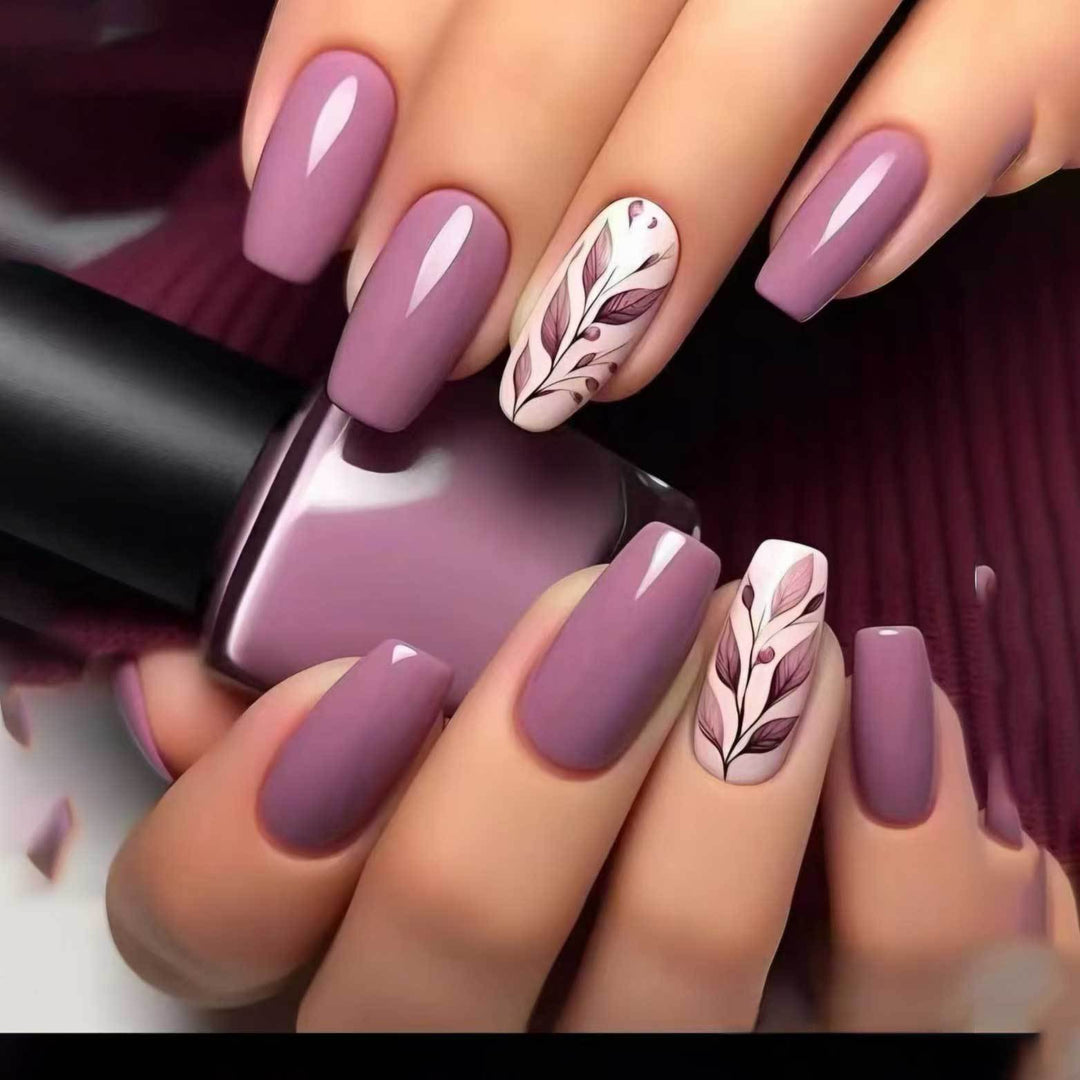 Künstlerische florale Nagelkunst