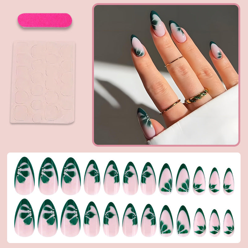 Kunstnägel mit elegantem Blumen-Design Karnz