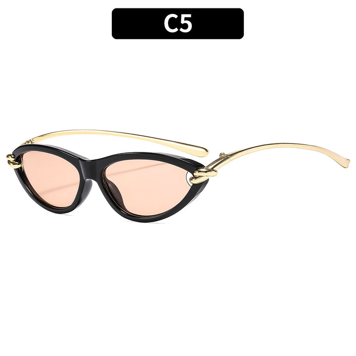 Chice Cat-Eye-Sonnenbrille mit eleganten goldenen Akzenten
