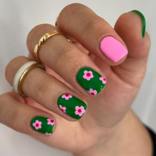 Verspielte florale Press-On Nägel Karnz