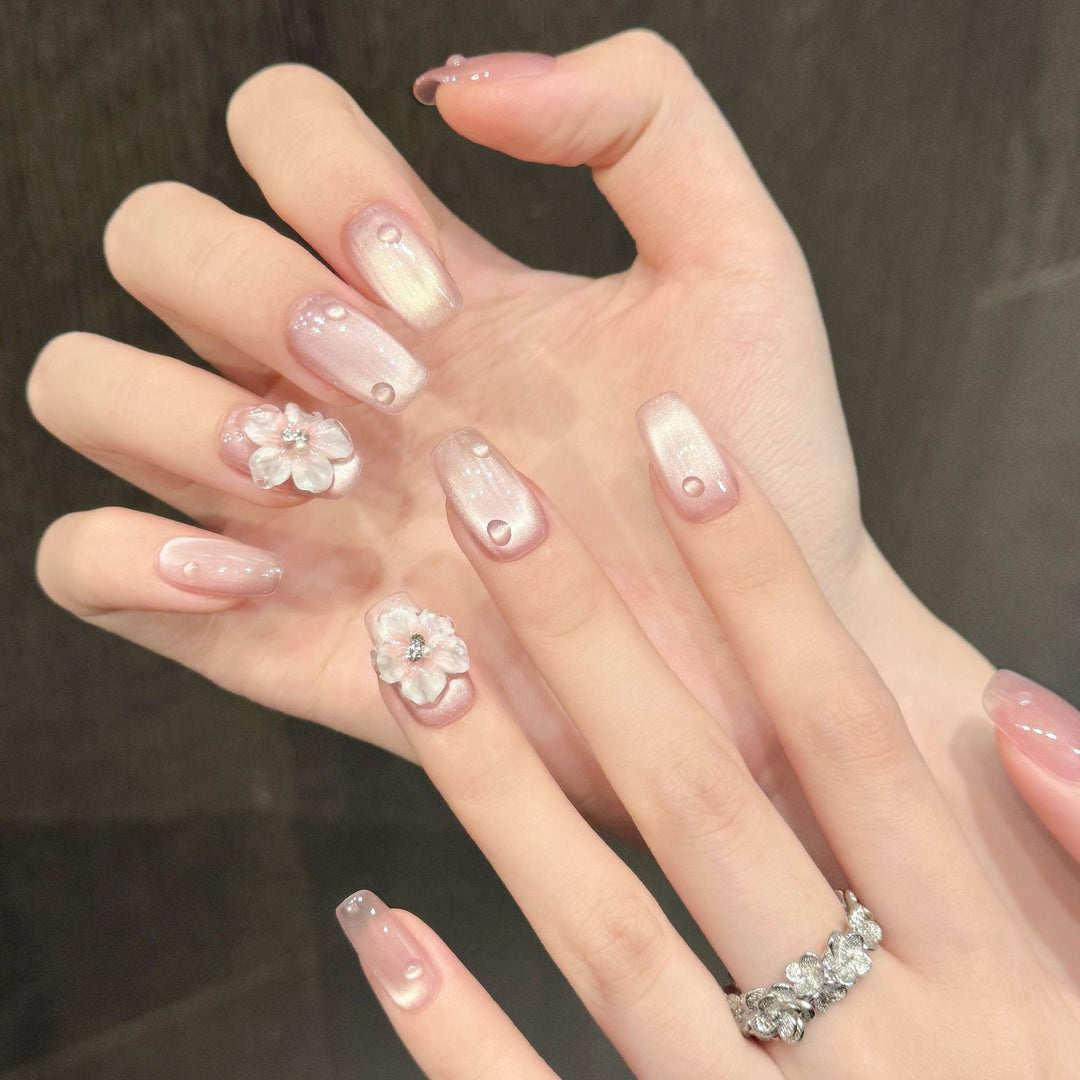 Dekoratives Press-On Nagelkunst Set mit floralen Verzierungen  1791774369