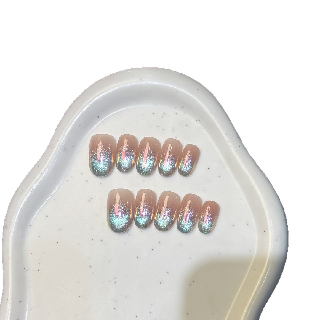 Künstliche Nagelspitzen mit Schimmerndem Ombre-Effekt Karnz