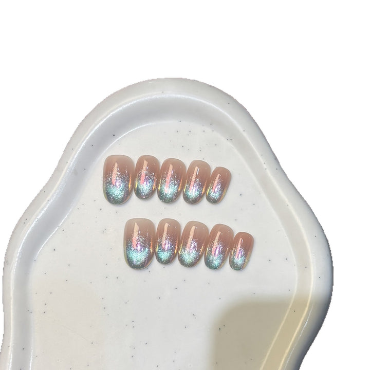 Künstliche Nagelspitzen mit Schimmerndem Ombre-Effekt Karnz
