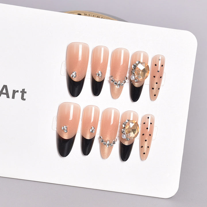 Elegantly gestaltete Press-On Nagelkunst Karnz