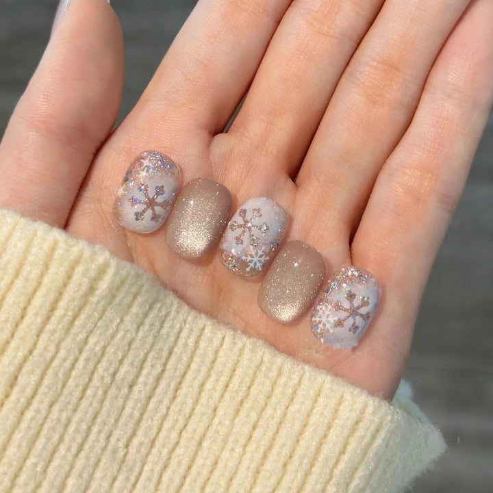 Schickes Glitzer-Press-On-Nagelset mit Schneeflocken-Design Karnz