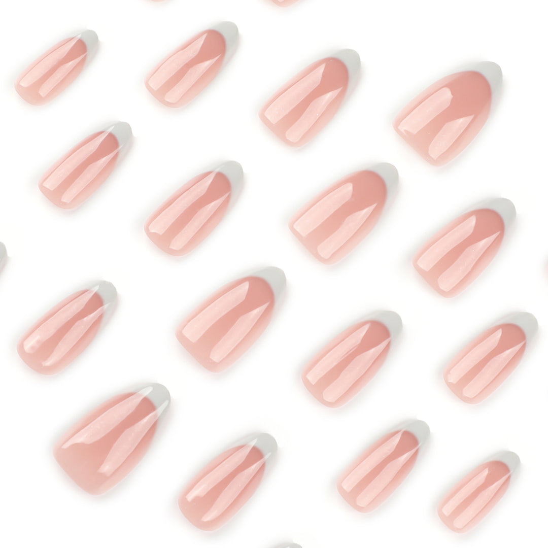 Elegante French-Tip Kunstnägel Karnz