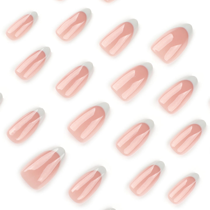 Elegante French-Tip Kunstnägel Karnz