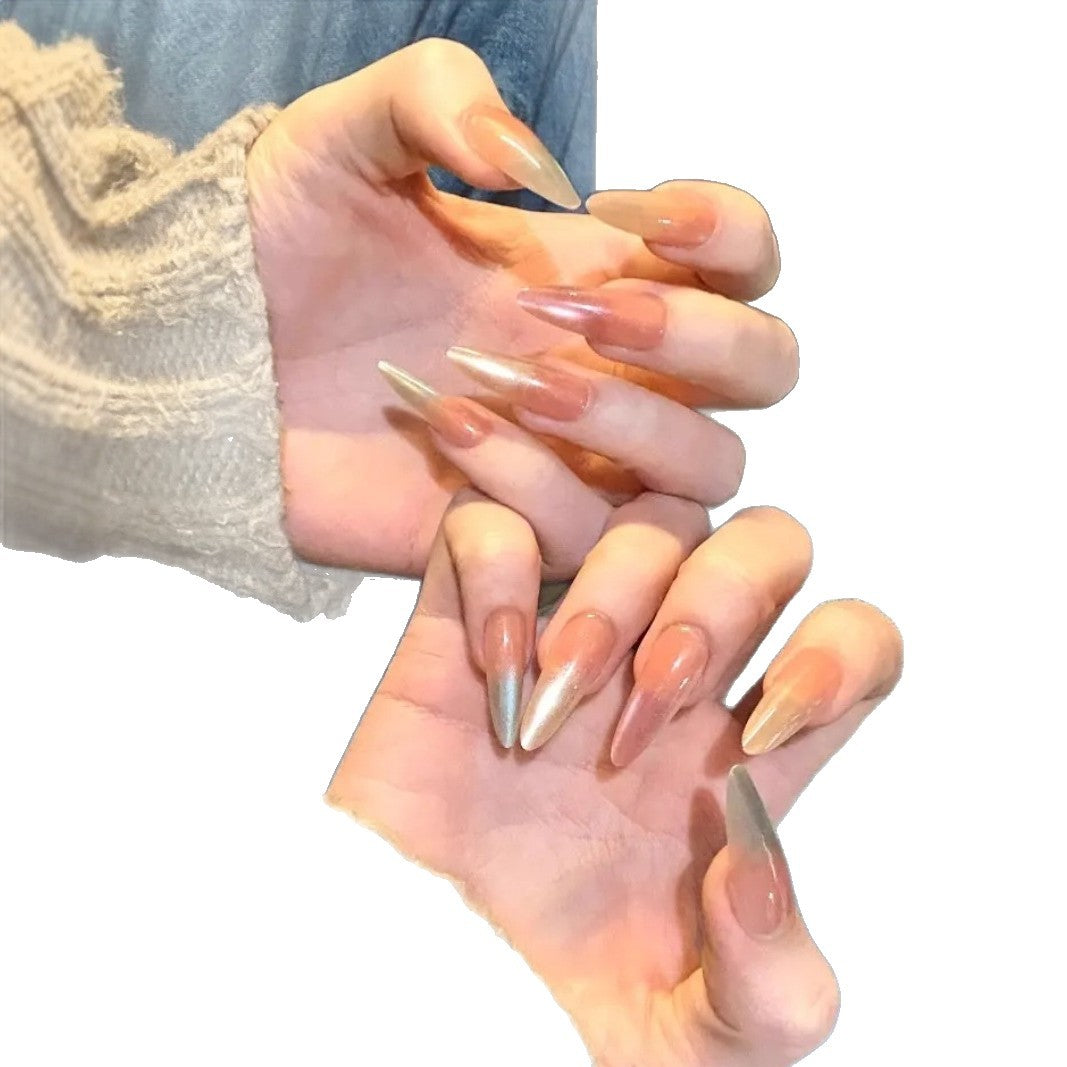 Kunstnägel mit Elegantem Ombre-Effekt und Glitzerakzenten Karnz