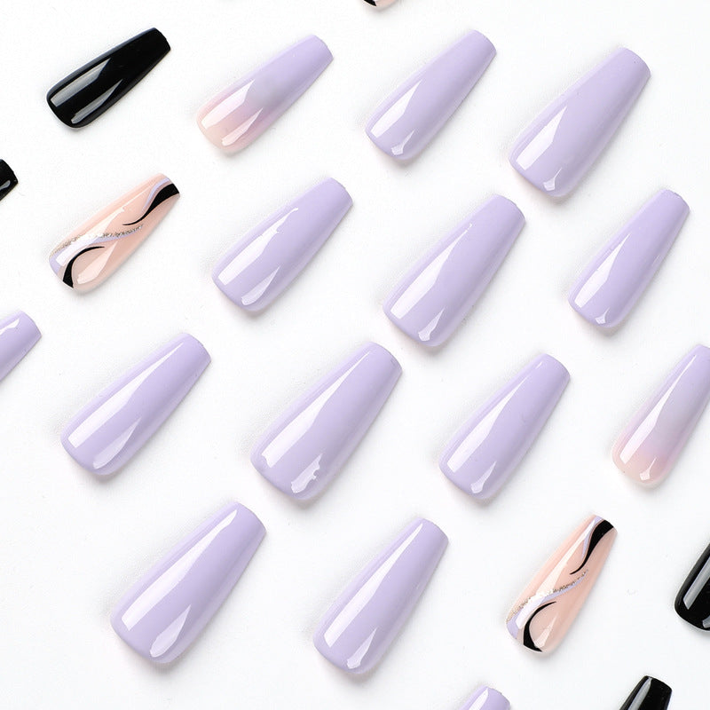 Kunstvolle Nagelverlängerungen im eleganten Design Karnz