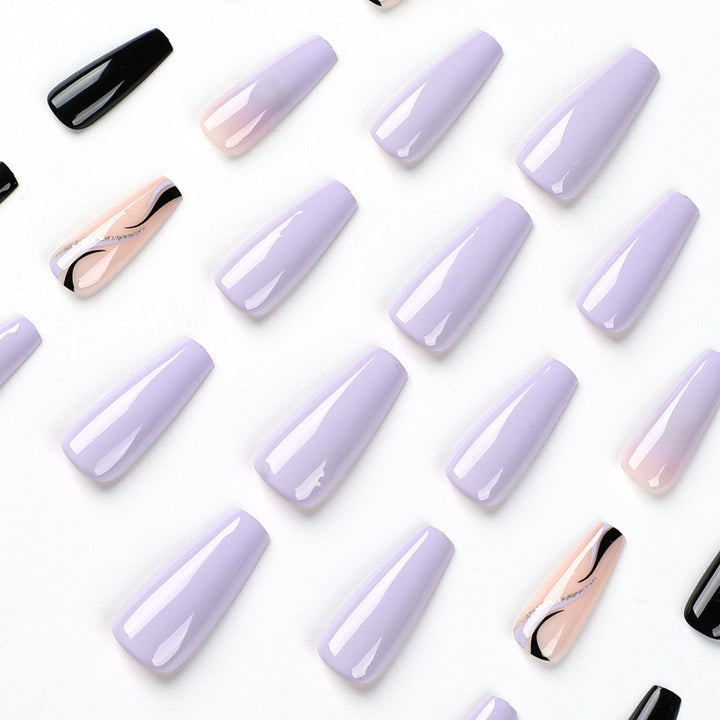 Kunstvolle Nagelverlängerungen im eleganten Design Karnz