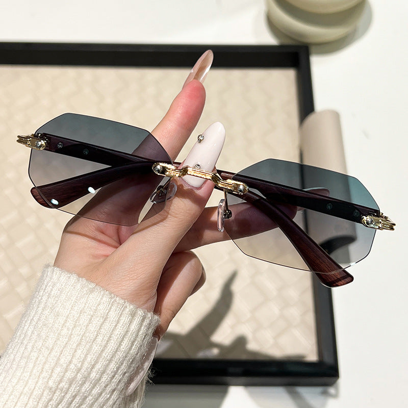 Damen futuristische Sonnenbrille mit geometrischem Rahmen und Holzdetails Karnz