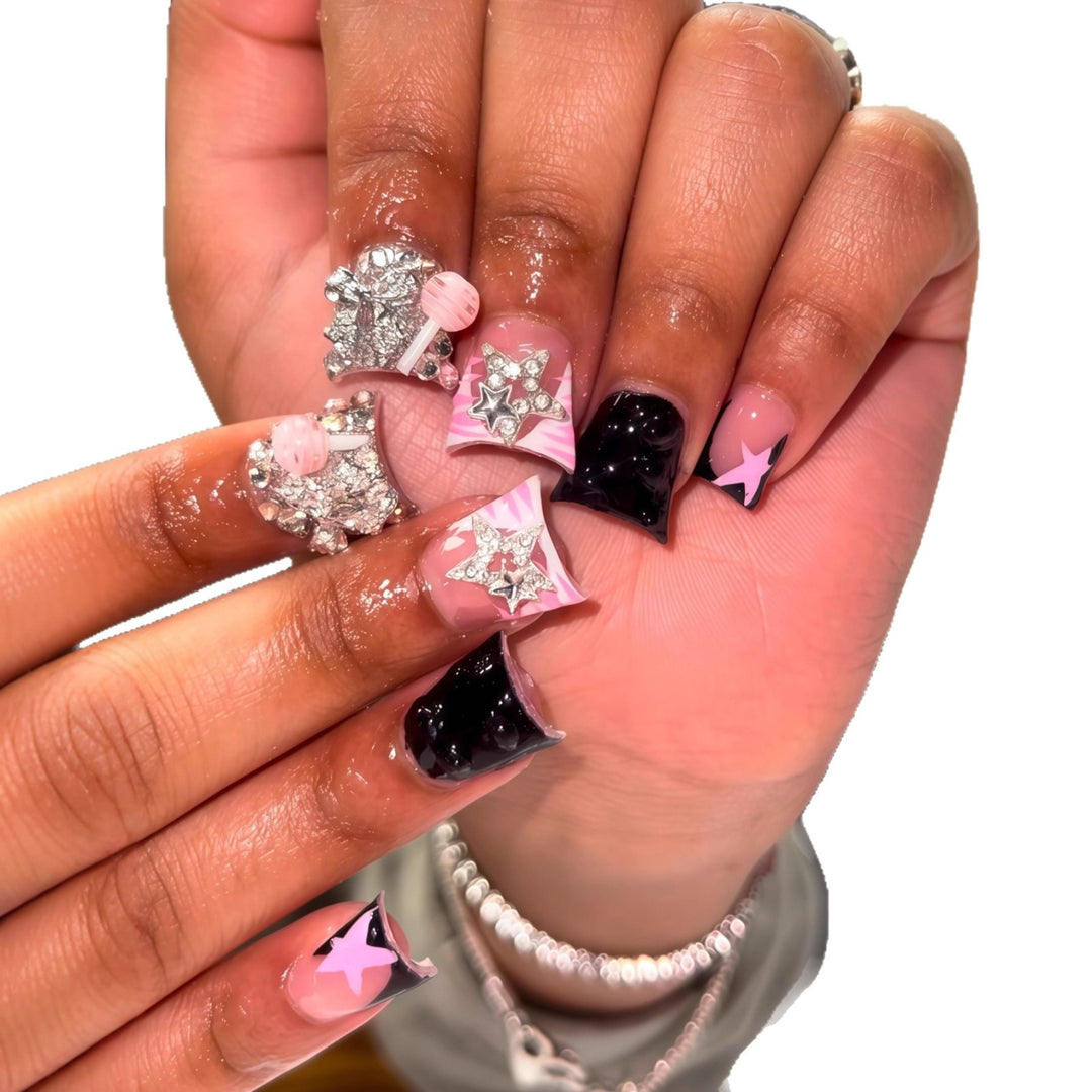 Glamouröse dekorative Press-On-Nagelkunst Karnz