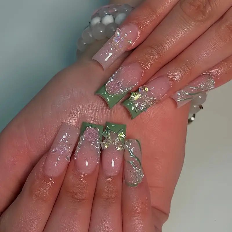 Dekorative Acryl-Blumen Press-On Nagelkunst Karnz