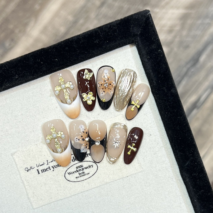 Glamouröse Sternenförmige Press-On Nagelkunst