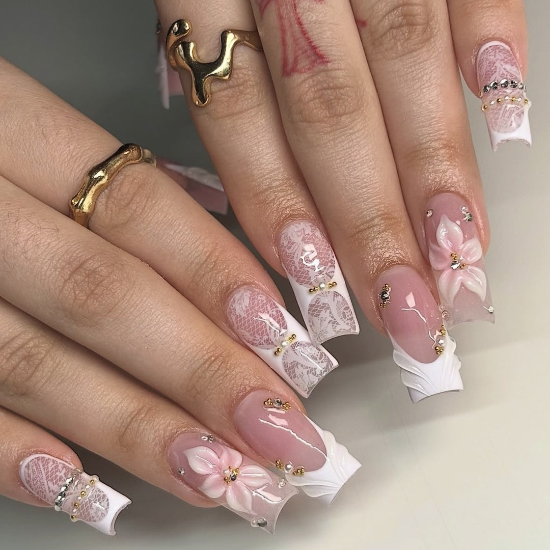 Elegante florale Spitzen-Design Press-On Nagel Tipps Karnz